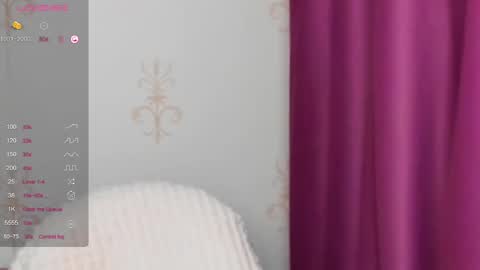 Snapshot of kindhazelhere_ chatting on February 5, 1:15 am Hazel online show from February 5, 1:15 am