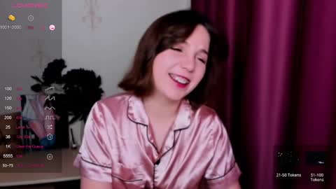 Snapshot of kindhazelhere_ chatting on February 19, 8:12 am Hazel online show from February 19, 8:12 am