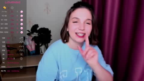 Snapshot of kindhazelhere_ chatting on February 19, 5:16 pm Hazel online show from February 19, 5:16 pm
