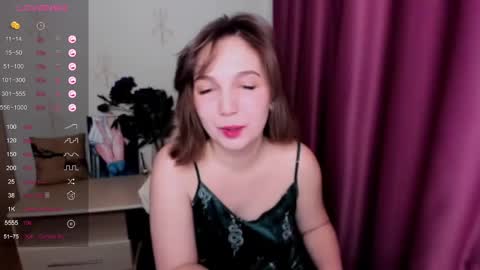 Snapshot of kindhazelhere_ chatting on February 25, 9:20 am Hazel online show from February 25, 9:20 am