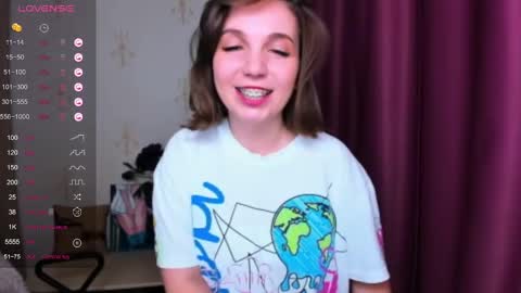 Snapshot of kindhazelhere_ chatting on March 11, 10:51 am Hazel online show from March 11, 10:51 am