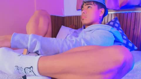 king  help me reach 100 likes online show from October 2, 3:02 am