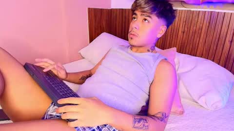 king  help me reach 100 likes online show from October 31, 3:18 am