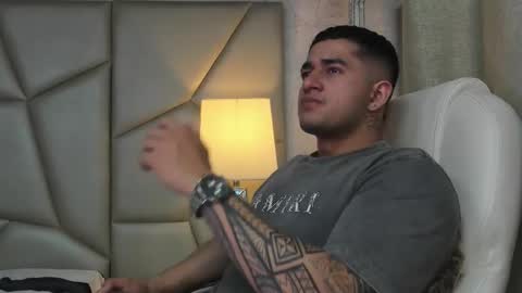 Angel Falconer online show from November 10, 1:04 am