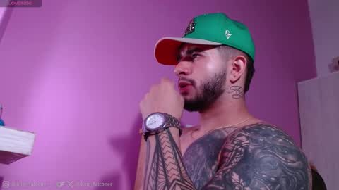 Snapshot of king_falconer chatting on March 18, 2:58 am Angel Falconer online show from March 18, 2:58 am