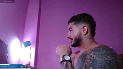 Snapshot of king_falconer chatting on March 26, 5:02 am Angel Falconer online show from March 26, 5:02 am