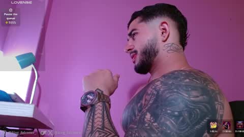 Snapshot of king_falconer chatting on March 31, 2:35 am Angel Falconer online show from March 31, 2:35 am