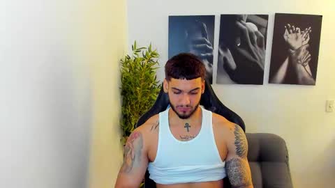 Snapshot of king_of_kings__ chatting on February 21, 3:23 am king_of_kings__ online show from February 21, 3:23 am