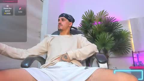 Snapshot of king_voy chatting on October 5, 7:56 pm king voy online show from October 5, 7:56 pm