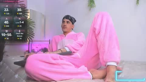 Snapshot of king_voy chatting on October 12, 8:19 pm king voy online show from October 12, 8:19 pm