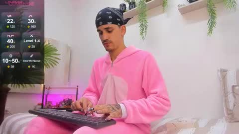 Snapshot of king_voy chatting on October 19, 8:42 pm king voy online show from October 19, 8:42 pm