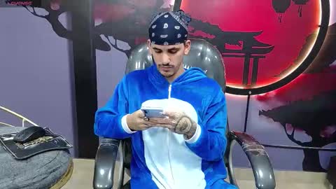 Snapshot of king_voy chatting on October 28, 9:17 pm king voy online show from October 28, 9:17 pm