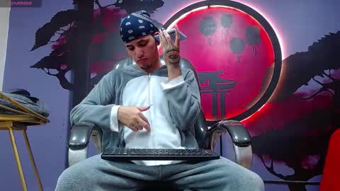 Snapshot of king_voy chatting on November 1, 9:06 pm king voy online show from November 1, 9:06 pm