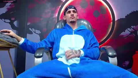 Snapshot of king_voy chatting on November 4, 9:03 pm king voy online show from November 4, 9:03 pm