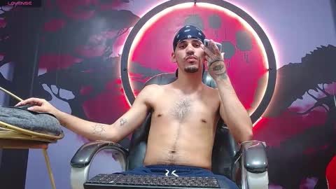 Snapshot of king_voy chatting on November 9, 9:02 pm king voy online show from November 9, 9:02 pm