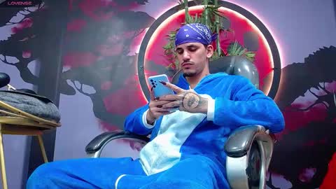 Snapshot of king_voy chatting on November 11, 5:07 am king voy online show from November 11, 5:07 am