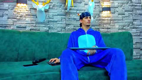 Snapshot of king_voy chatting on November 15, 9:32 pm king voy online show from November 15, 9:32 pm