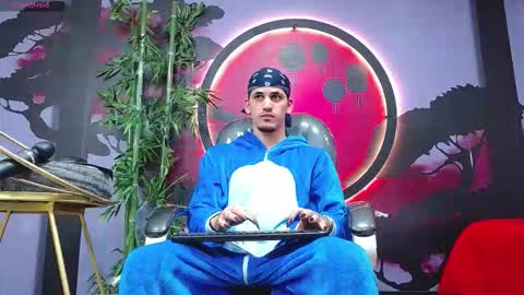 Snapshot of king_voy chatting on November 18, 7:18 pm king voy online show from November 18, 7:18 pm