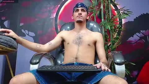 Snapshot of king_voy chatting on November 23, 8:30 pm king voy online show from November 23, 8:30 pm