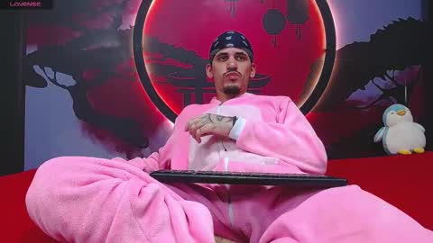 Snapshot of king_voy chatting on December 3, 8:40 pm king voy online show from December 3, 8:40 pm