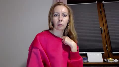 sexysexyhotwetpinkredpussy online show from September 16, 7:37 pm