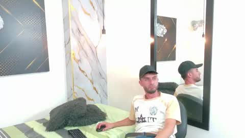 KING  online show from May 12, 4:42 am