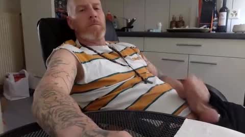 Snapshot of kingsize187 chatting on December 25, 12:05 pm kingsize online show from December 25, 12:05 pm