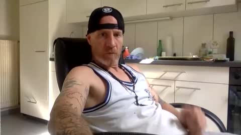 Snapshot of kingsize187 chatting on October 1, 10:10 am kingsize online show from October 1, 10:10 am