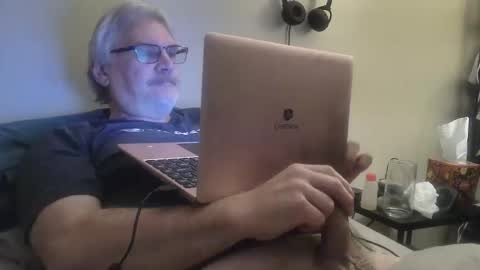 kingtongue10 online show from April 7, 11:32 am