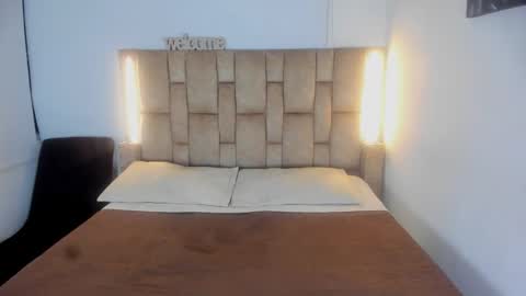 Snapshot of kinky__couplee chatting on March 8, 2:04 am kinky__couplee online show from March 8, 2:04 am