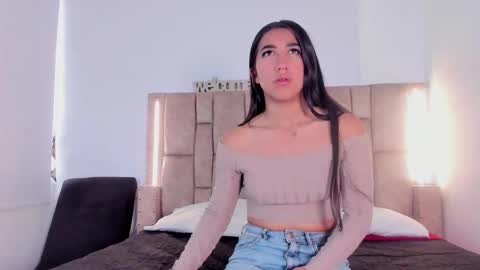 Snapshot of kinky__couplee chatting on March 27, 7:35 pm kinky__couplee online show from March 27, 7:35 pm