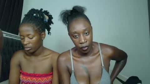 Snapshot of kinky_leila chatting on July 8, 7:18 pm kinky_leila online show from July 8, 7:18 pm