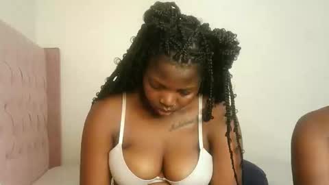 Lola online show from February 8, 9:18 pm