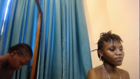 Snapshot of kinky_pixie chatting on October 15, 8:25 am Pixie online show from October 15, 8:25 am