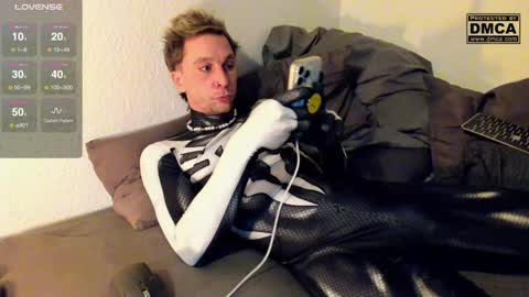 Snapshot of kinky_spidey chatting on December 15, 8:25 pm kinky_spidey online show from December 15, 8:25 pm