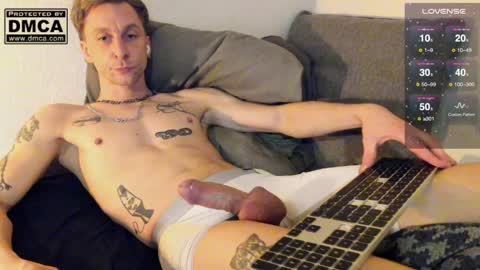 Snapshot of kinky_spidey chatting on January 20, 1:18 am kinky_spidey online show from January 20, 1:18 am