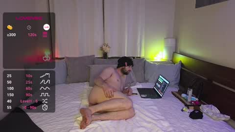 Snapshot of kinkycouple1789 chatting on April 3, 4:21 am Maysie and Hunter online show from April 3, 4:21 am