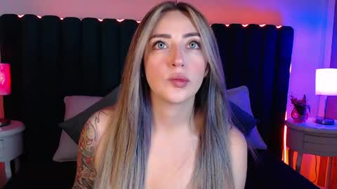 Snapshot of kinkydoll_ chatting on April 24, 10:23 pm Sara online show from April 24, 10:23 pm