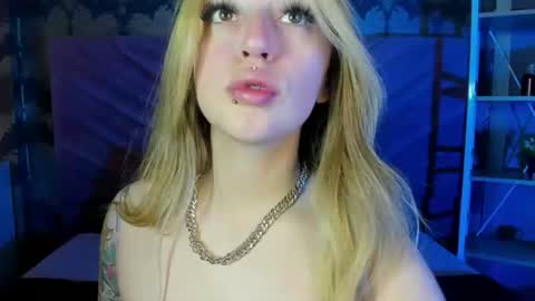Snapshot of kinkydoll_ chatting on July 10, 12:04 am Sara online show from July 10, 12:04 am
