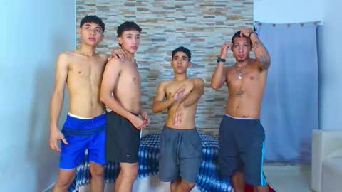 Snapshot of kinkyhousexxx chatting on March 23, 12:36 am kinkyhousexxx online show from March 23, 12:36 am