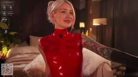 kinkylina_ online show from December 1, 3:50 pm