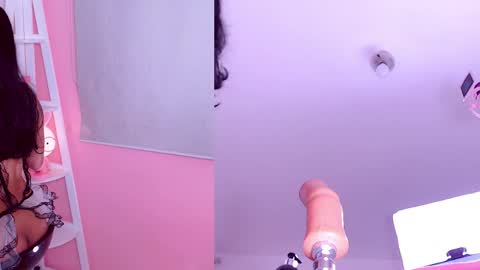 Snapshot of kinkymindy_ chatting on April 15, 8:20 pm Mindy online show from April 15, 8:20 pm