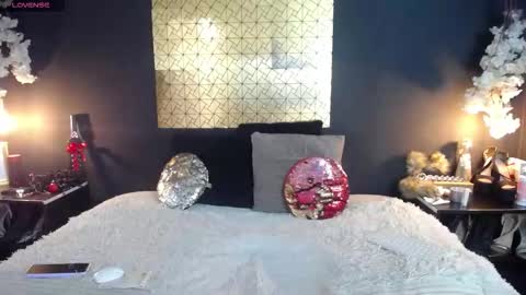 Snapshot of kinkyy_mom chatting on February 17, 4:24 pm kinkyy_mom online show from February 17, 4:24 pm