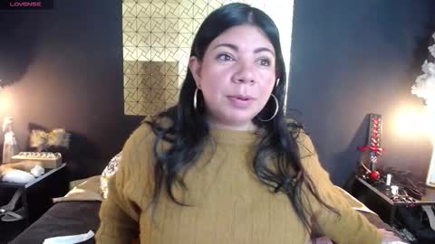 Snapshot of kinkyy_mom chatting on March 18, 4:54 pm kinkyy_mom online show from March 18, 4:54 pm