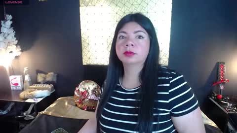 Snapshot of kinkyy_mom chatting on March 23, 4:22 pm kinkyy_mom online show from March 23, 4:22 pm