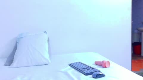 kinkyy_redhead online show from May 14, 11:50 am