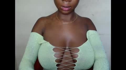 Snapshot of kinshi123 chatting on September 28, 10:37 pm kinshi123 online show from September 28, 10:37 pm