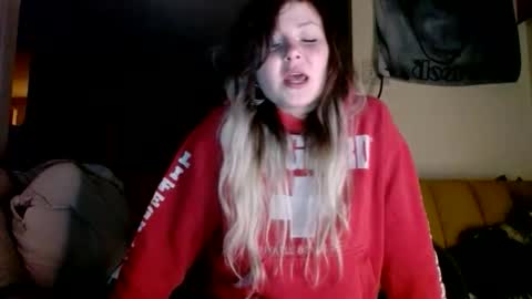 Snapshot of kipsy420 chatting on February 19, 8:10 am Kipsy Rose online show from February 19, 8:10 am