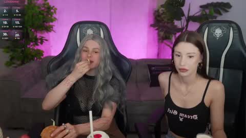 Sweet girls online show from April 22, 7:15 pm