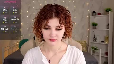 Snapshot of kira_fluffy chatting on June 21, 12:13 am Kira online show from June 21, 12:13 am